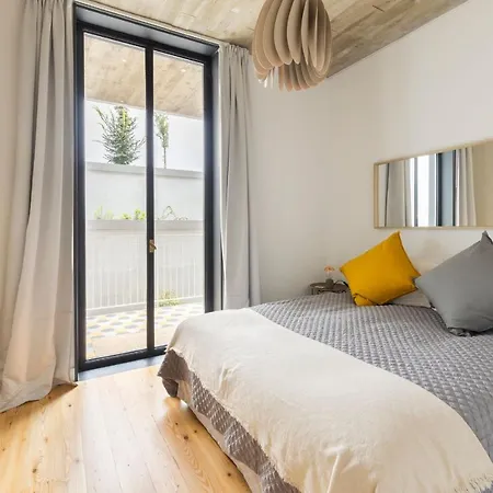 Daire Majestic W/ Patio By Lovelystay