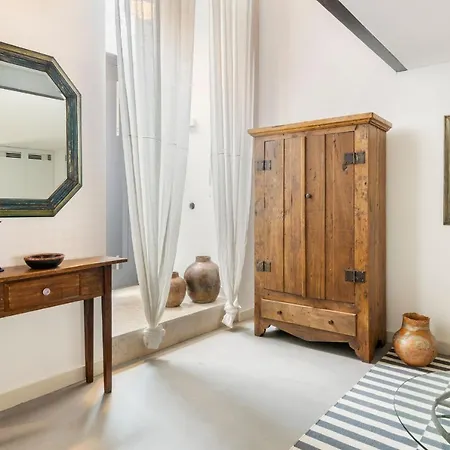 Appartement Majestic W/ Patio By Lovelystay *