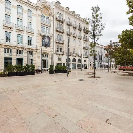 아파트 Majestic W/ Patio By Lovelystay *