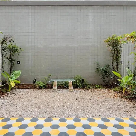 Apartment Majestic W/ Patio By Lovelystay *